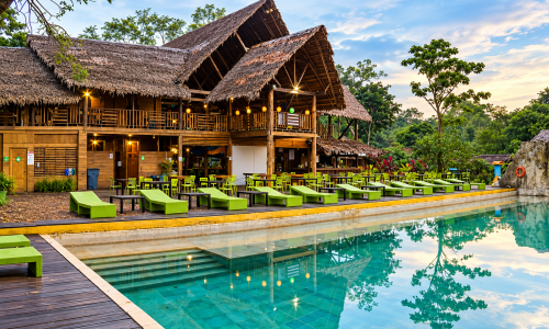 Resort tropical con piscina y ecoalojamientoաժողով